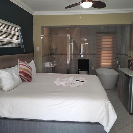 Sunrise Boutique Hotel Witbank Esterno foto