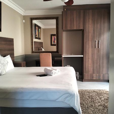Sunrise Boutique Hotel Witbank Esterno foto