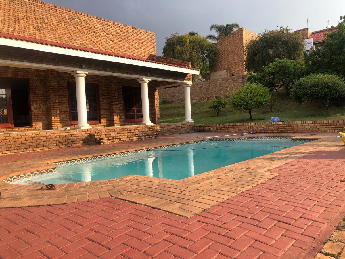 Sunrise Boutique Hotel Witbank Esterno foto