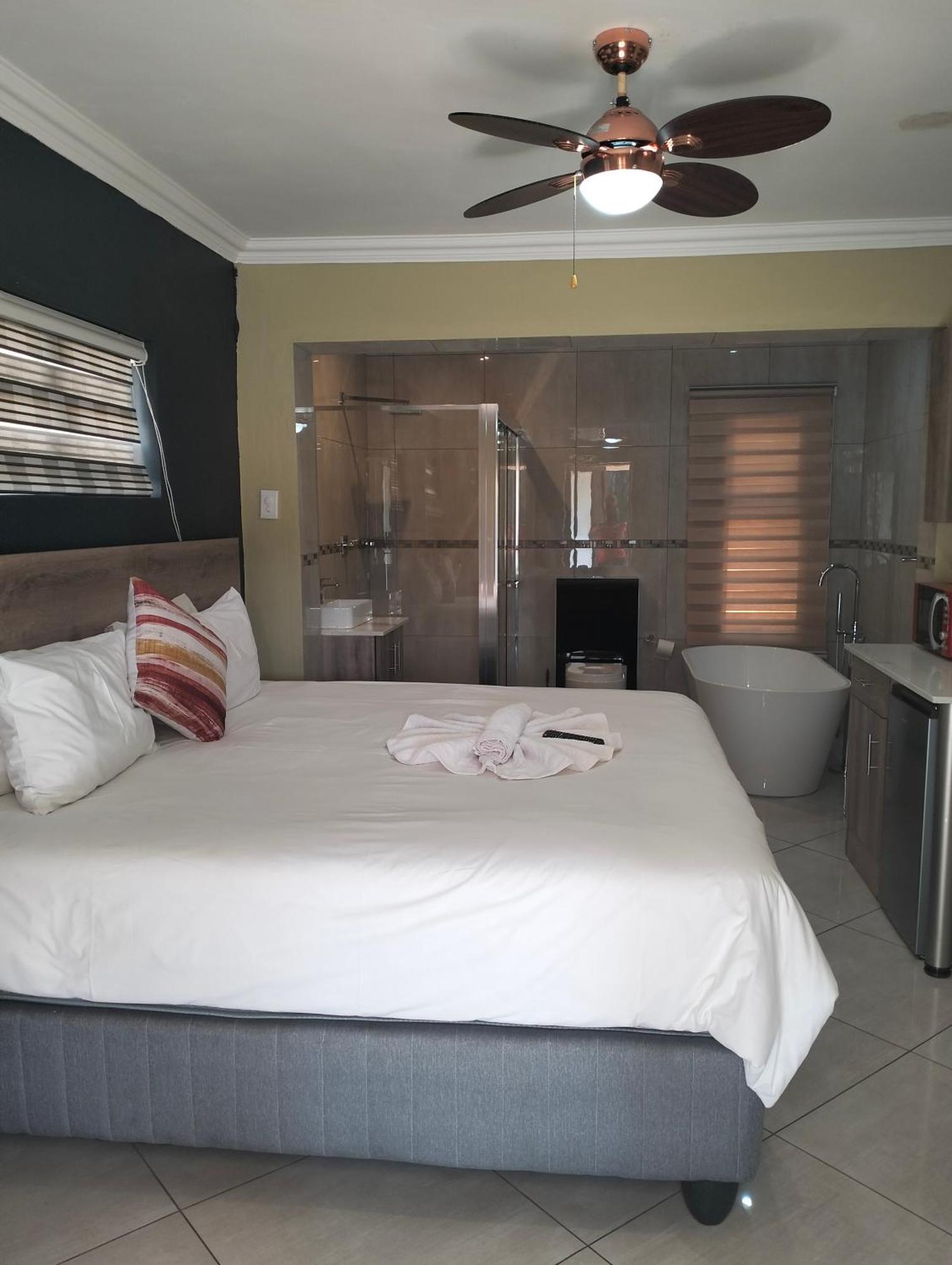 Sunrise Boutique Hotel Witbank Esterno foto