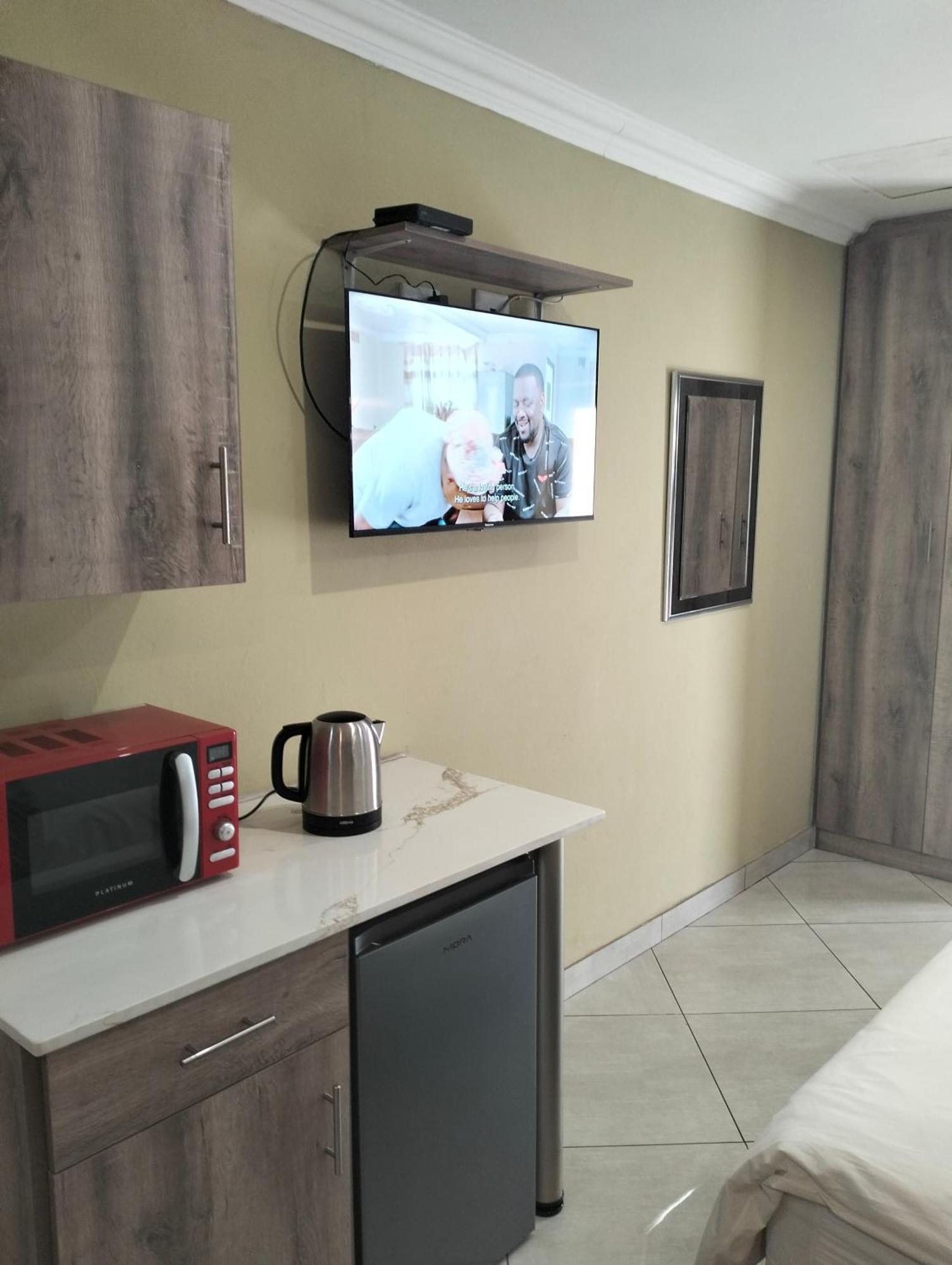 Sunrise Boutique Hotel Witbank Esterno foto
