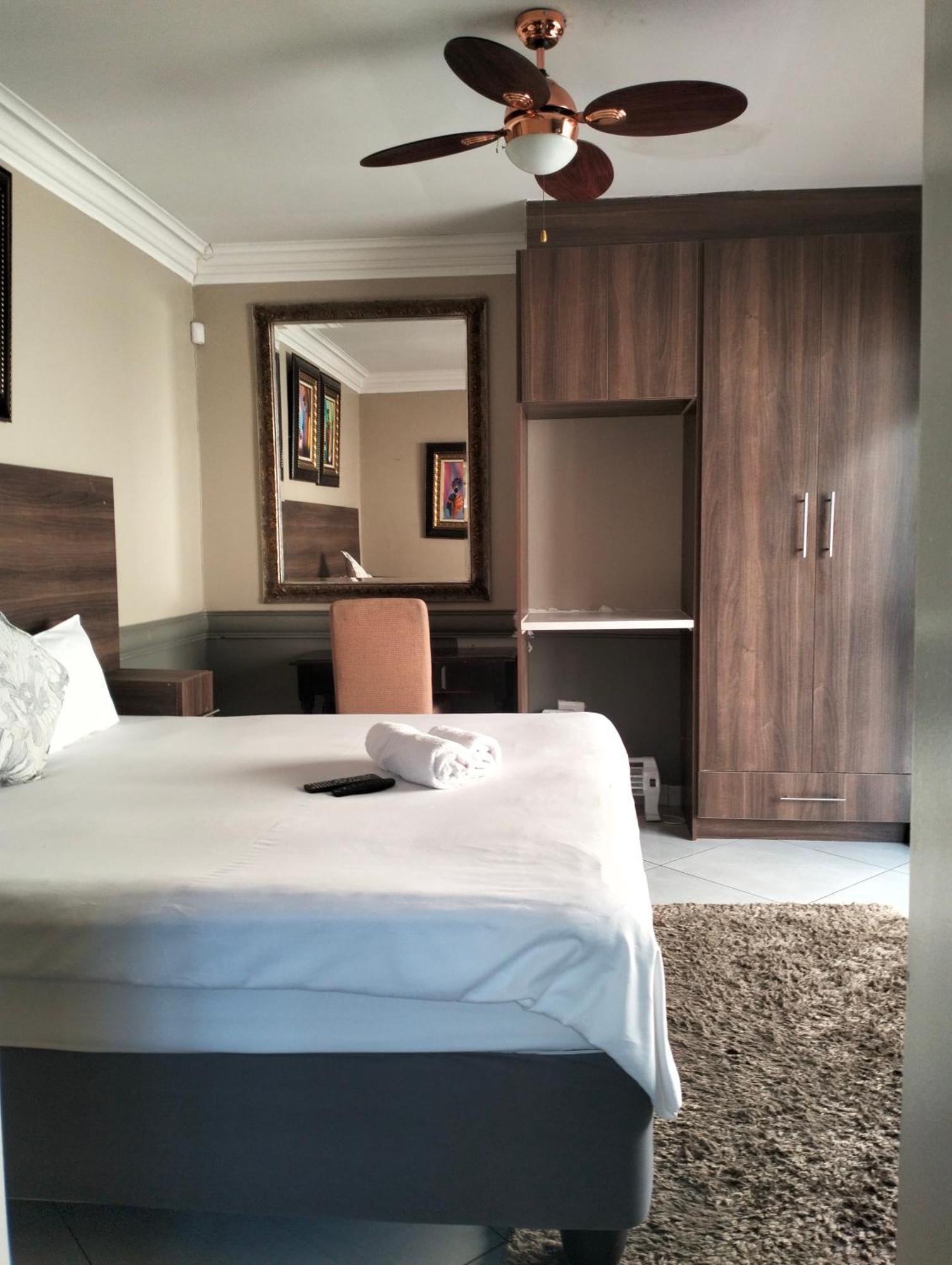 Sunrise Boutique Hotel Witbank Esterno foto