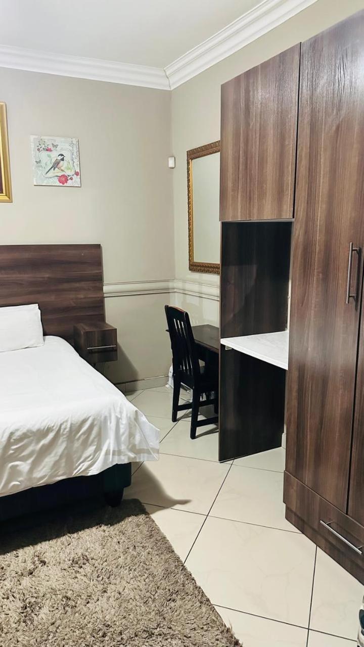 Sunrise Boutique Hotel Witbank Esterno foto