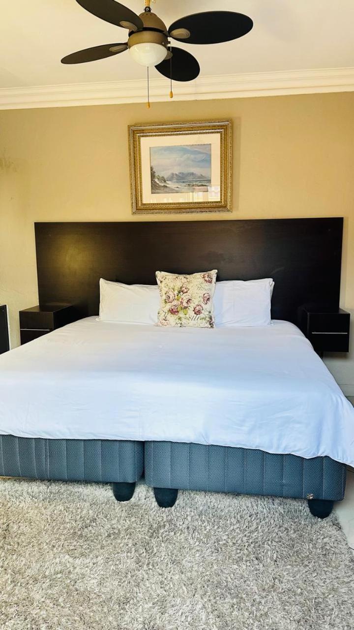 Sunrise Boutique Hotel Witbank Esterno foto