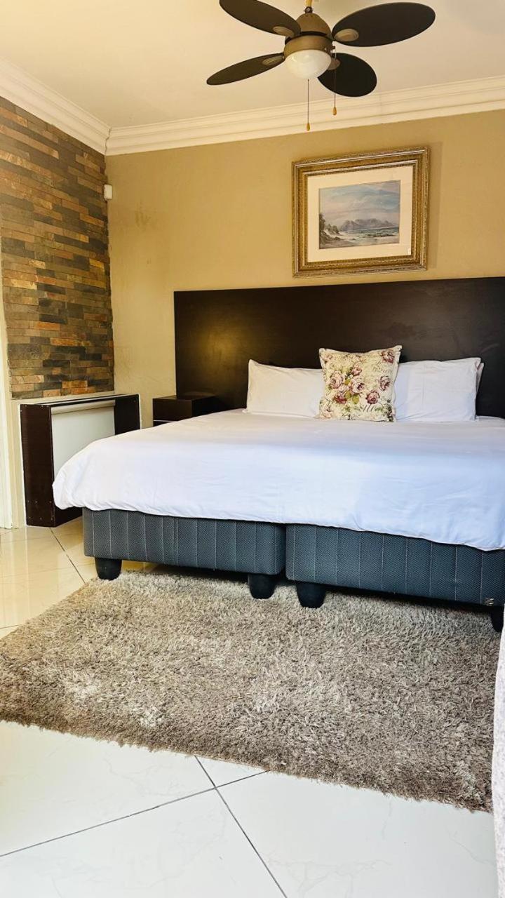 Sunrise Boutique Hotel Witbank Esterno foto