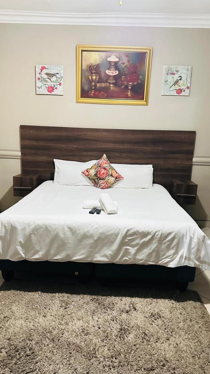 Sunrise Boutique Hotel Witbank Esterno foto