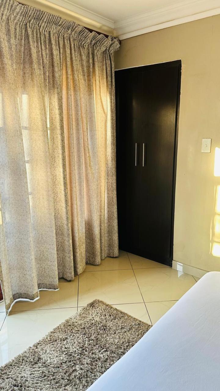 Sunrise Boutique Hotel Witbank Esterno foto
