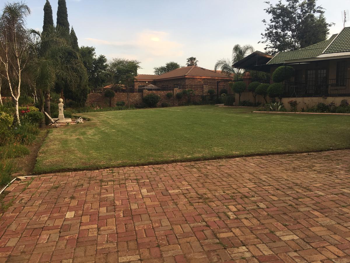 Sunrise Boutique Hotel Witbank Esterno foto