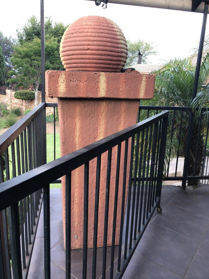 Sunrise Boutique Hotel Witbank Esterno foto