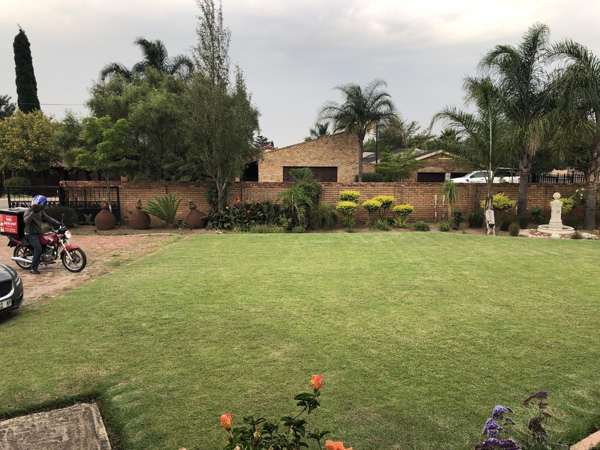 Sunrise Boutique Hotel Witbank Esterno foto