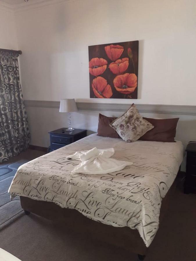 Sunrise Boutique Hotel Witbank Esterno foto