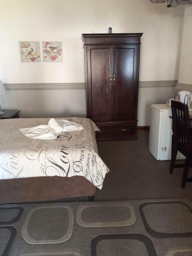 Sunrise Boutique Hotel Witbank Esterno foto
