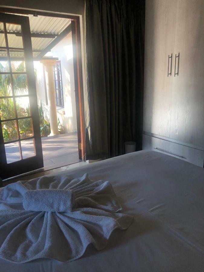 Sunrise Boutique Hotel Witbank Esterno foto