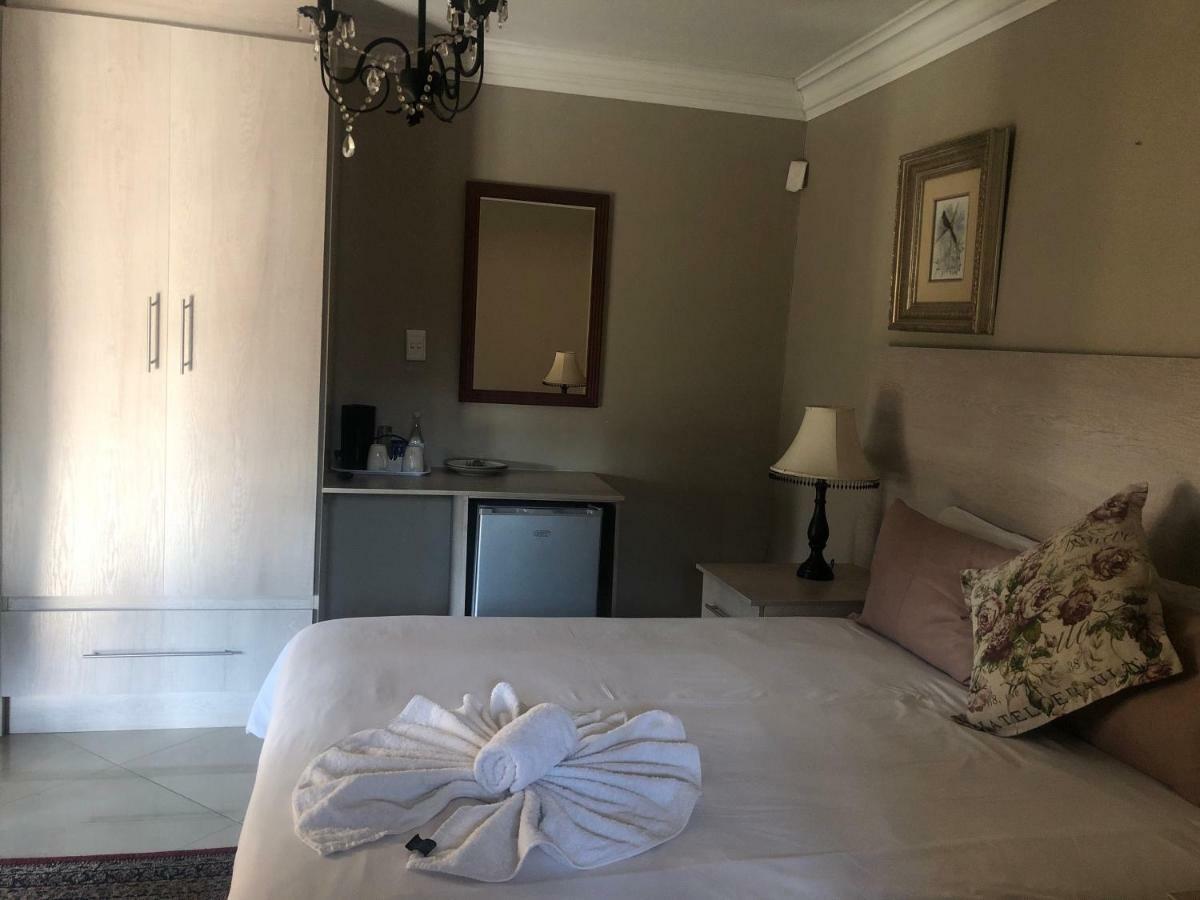Sunrise Boutique Hotel Witbank Esterno foto