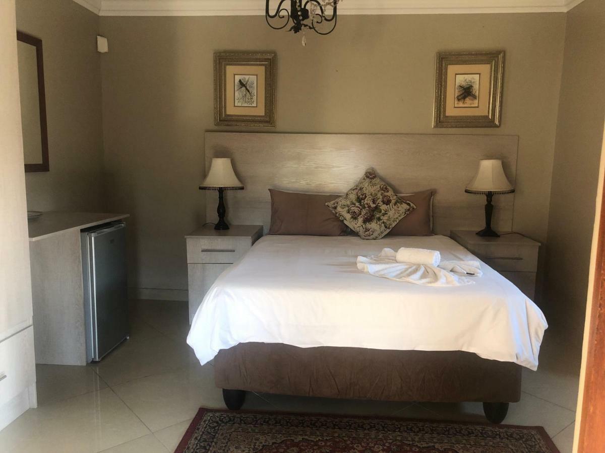 Sunrise Boutique Hotel Witbank Esterno foto