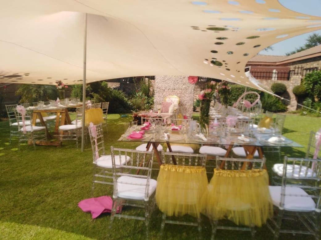 Sunrise Boutique Hotel Witbank Esterno foto